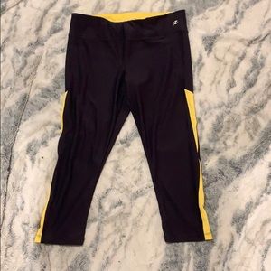 Women’s athletic capris